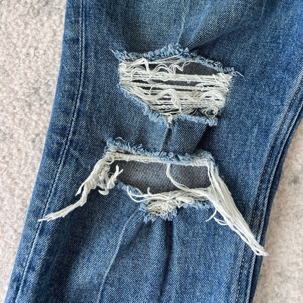 A&F High Rise Mom Jeans - Picture 3 of 4